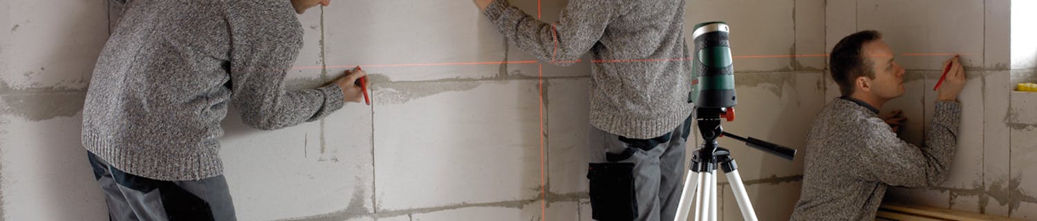 Når laseren er satt opp og tent, går avmerkingen lynraskt – hele veien rundt langs alle veggene. Når laseren er satt opp og tent, går avmerkingen lynraskt – hele veien rundt langs alle veggene.